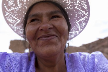 Altiplano, Bolivya gülümseyen Bolivya kadın portresi