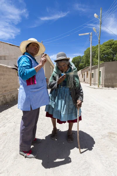 Bolivian woman helping senior to walk in the street of Rosario, — Stock Photo, Image