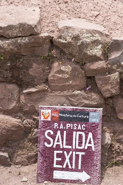Sair Sinal rústico de madeira nas ruínas incas, Peru — Fotografia de Stock