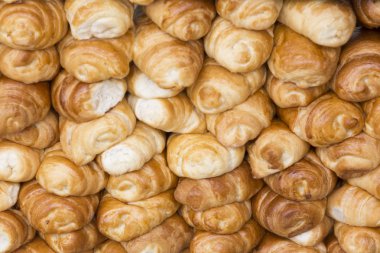 Ekmek kruvasan Bogota, Colomb sokak piyasada yığını