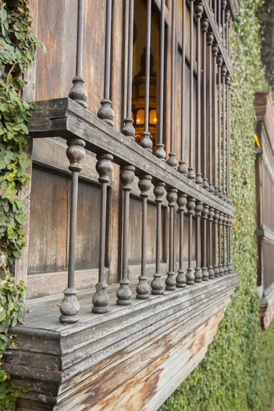 Closeup of wooden window, colonial architecture in Cali. — Stock Photo, Image