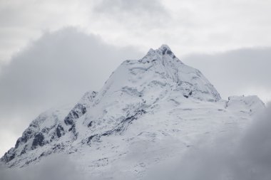 Karla kaplı dağ tepe Cordillera Blanca, Peru
