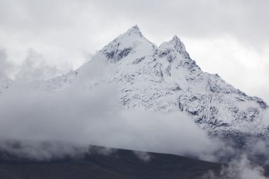 Karla kaplı dağ tepe Cordillera Blanca, Peru