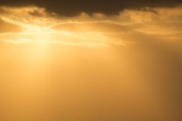 Wolken tijdens prachtige oranje zonsondergang in Punta Sal (Mancora), Pe — Stockfoto