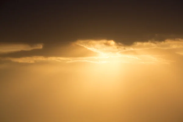 云在美丽的橙色日落在蓬塔萨尔 (曼科拉), pe — 图库照片