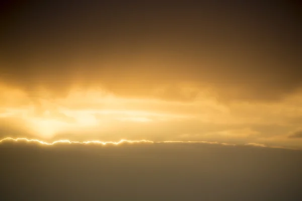 Nuvens durante o belo pôr-do-sol laranja em Punta Sal (Mancora), Pe — Fotografia de Stock