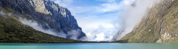 Llanganuco meer in de Cordillera Blanca, Peru — Stockfoto