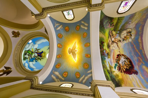 Colorful paintings on ceiling of Trujillo Cathedral, Peru — Stock Photo, Image
