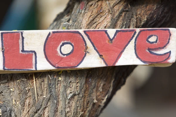 Closeup of rustic wooden love sign hooked on a tree, Peru — Stock Photo, Image