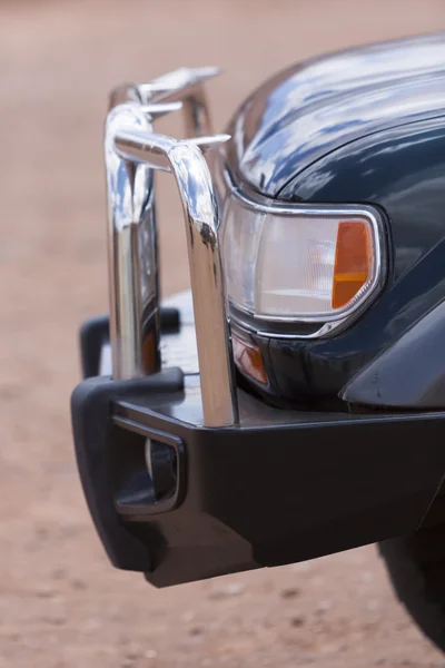 4x4 car with headlights in Salar de Uyuni, Bolivia — Stock Photo, Image