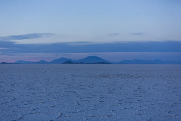 Zonsopgang op de Salar Uyuni van in de ochtend, Bolivia — Stockfoto