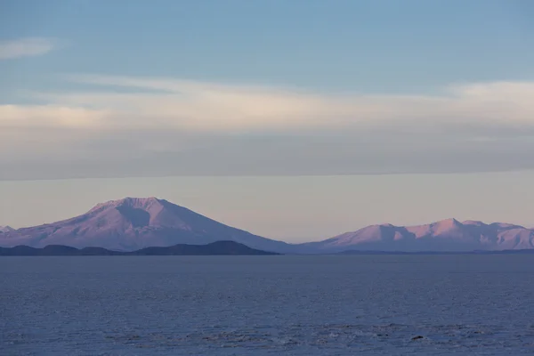 Soluppgång på Salar Uyuni på morgonen, Bolivia — Stockfoto