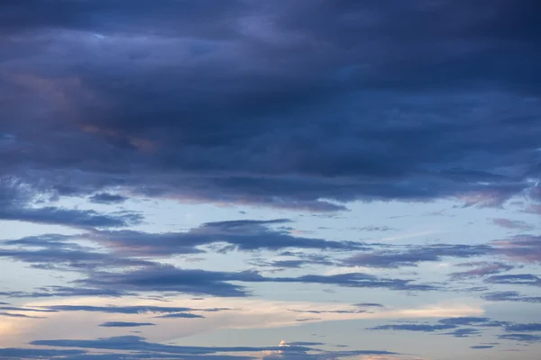 Luz e pôr do sol nas nuvens sobre a Bolívia — Fotografia de Stock