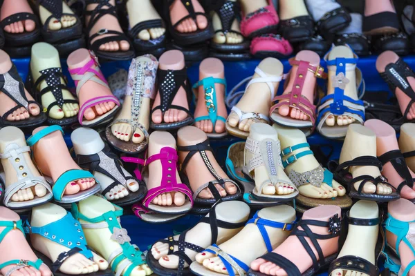 Різні кольорові жінки літнє взуття зроблено в Китаї, Болівія — стокове фото