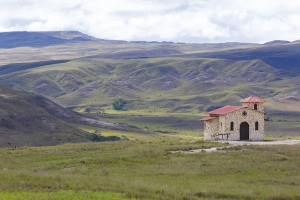 Igreja e Kukenan perto de Roraima tepui - Venezuela — Fotografia de Stock