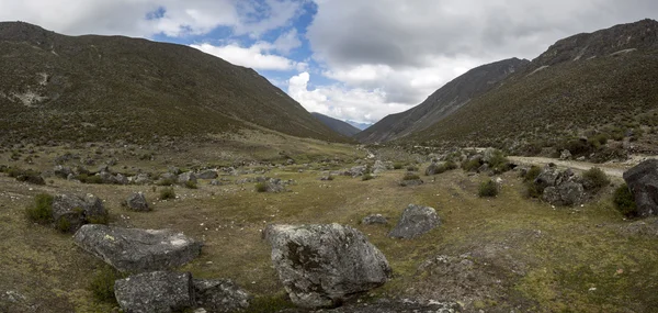 Paramo Landschaft in der Nähe von Merida mit Wolken, venezuela — Stockfoto