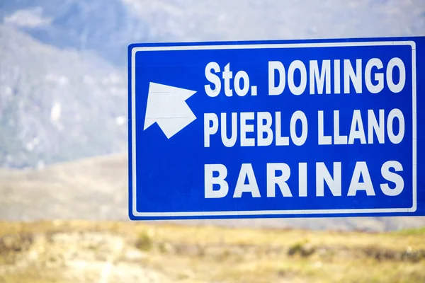 Road sign to Barinas and Pueblo Llano in Merida, Venezuela — Stock Photo, Image