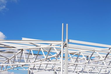 İnşaat alanında, metal tasarım