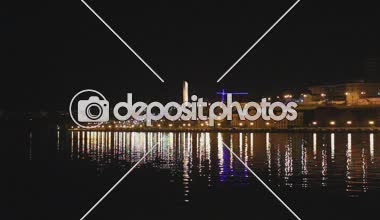 su, yansıyan ışıklar ve İskele tarafından sakin ol