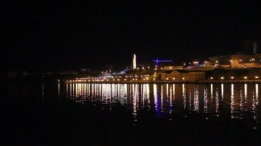 İskele, su - gece şehir içinde yansıma