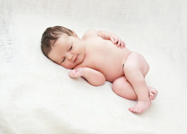 Neugeborenes Baby auf der Decke — Stockfoto