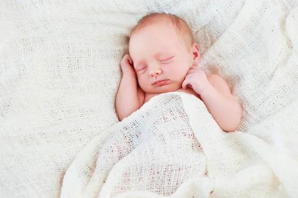Kleines Baby schläft — Stockfoto