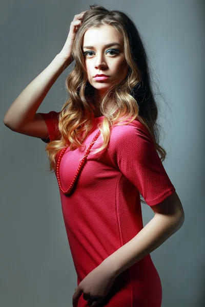 Mujer en vestido rosa —  Fotos de Stock