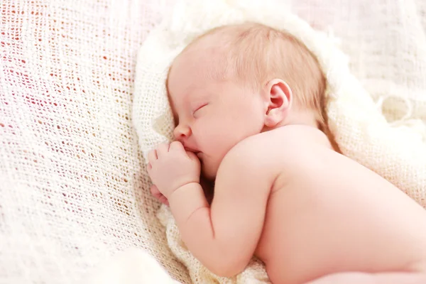 Dormir bébé fille — Photo