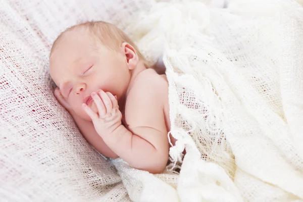 Pequeño bebé durmiendo —  Fotos de Stock