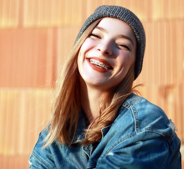 Beautiful blond teen girl — Stock Photo, Image