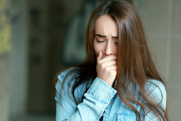 Gähnend müde Frau — Stockfoto