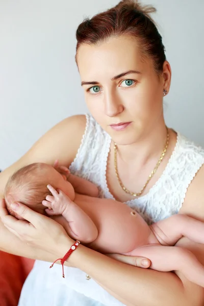 Mother holding newborn — Stock Photo, Image