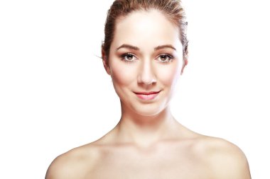 güzel gülümseyen genç kadın