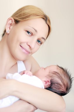 Annem ve onun yeni doğan bebek