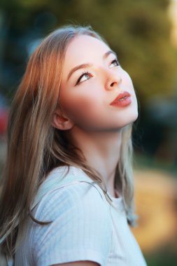 Güzel kadın portresi