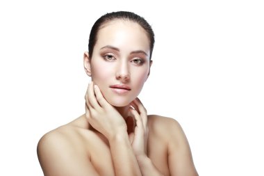 Boynundaki ellerle güzel kadın