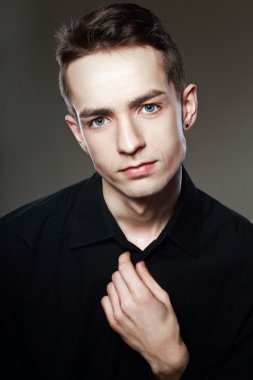 hoş bir genç adam
