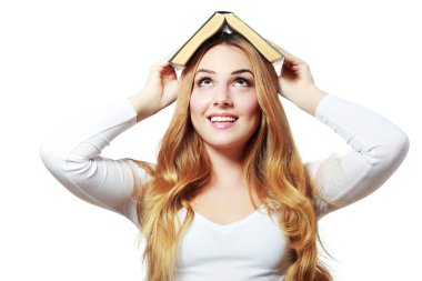  Açık kitap olan kadın 