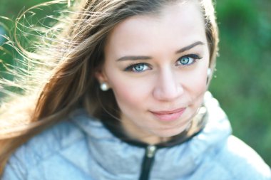 votkanın gibi gözleri olan kadın