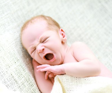 Yeni doğan bebek esneme
