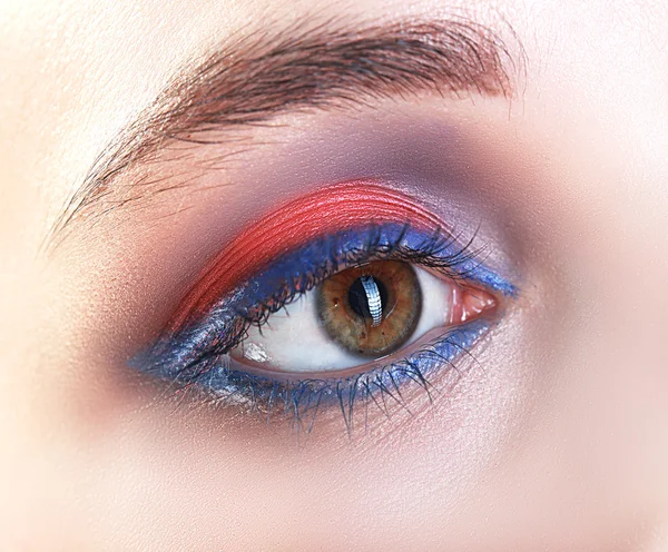 Maquillaje de ojos de mujer de cerca — Foto de Stock
