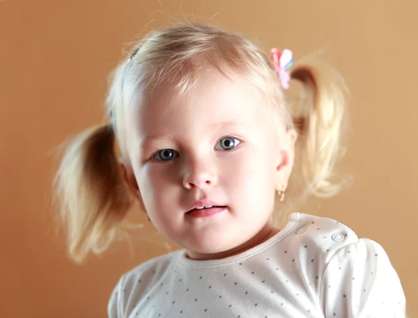 Pretty little girl — Stock Photo, Image