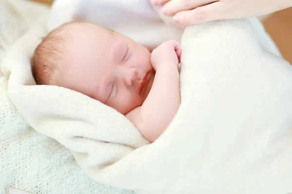 Kleines Baby schläft — Stockfoto