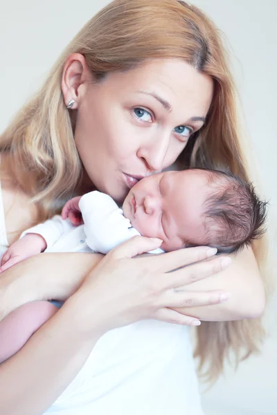 Mutter und ihr Neugeborenes — Stockfoto