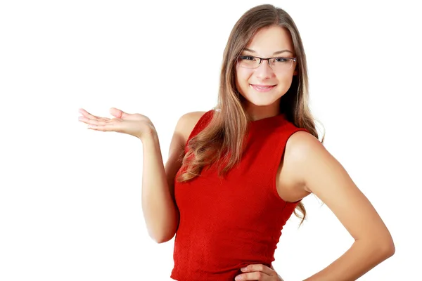 Mujer joven representa algo — Foto de Stock