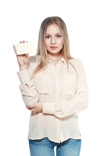 Mujer joven con tarjeta en blanco — Foto de Stock