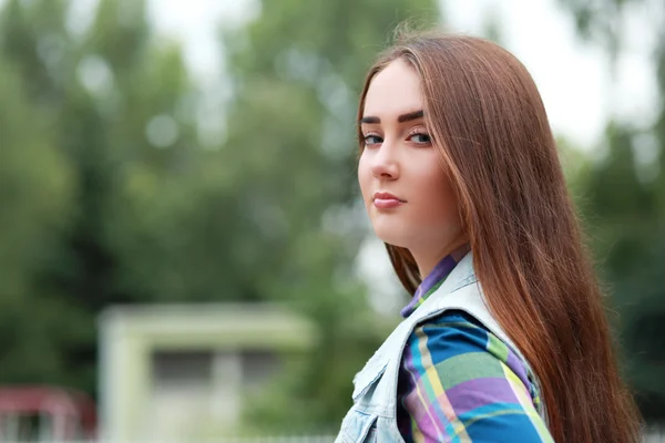 Schönes ernstes Gesicht — Stockfoto