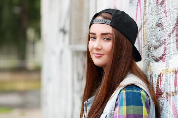 Sorrindo linda garota hipster — Fotografia de Stock