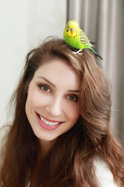 Woman hold parrot — Stock Photo, Image