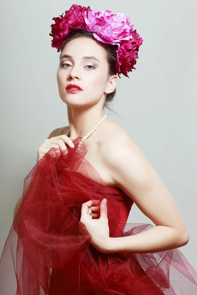 L woman with peony flowers — Stock Photo, Image